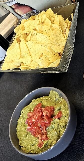 Guacamole maison et chips tortilla