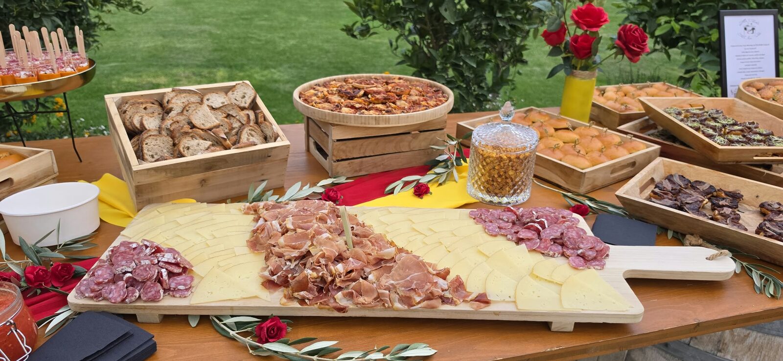Planche catalane, chips maison et tarte